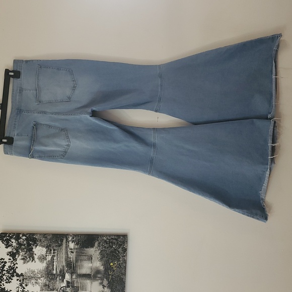 We The Free× Free People Just Float High-Rise Flare Jeans Size 30 - Picture 8 of 15
